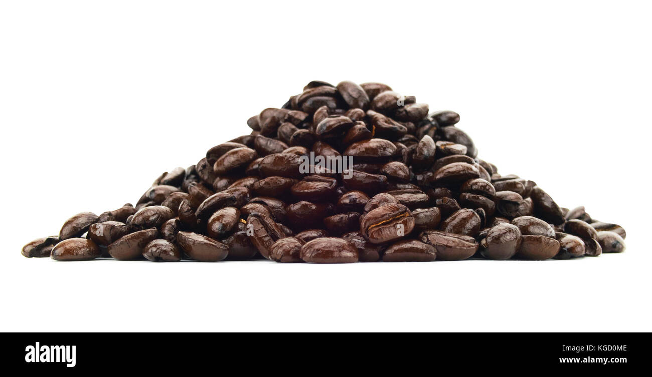 Isolierte Kaffeebohne Stapel auf weißem Hintergrund Stockfoto