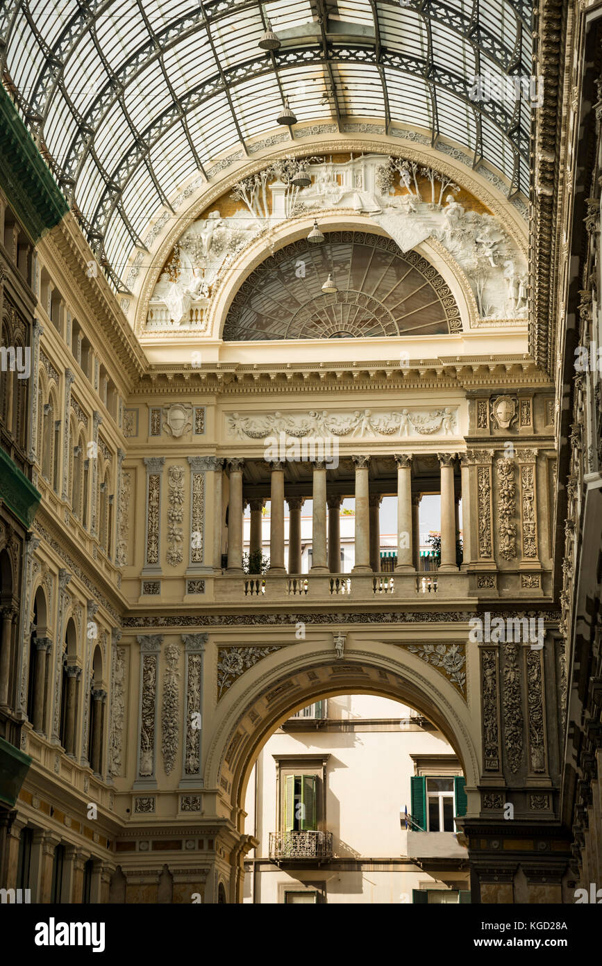 Details der Galleria Umberto I, öffentliche Einkaufs- und Kunstgalerie in Neapel, Italien Stockfoto