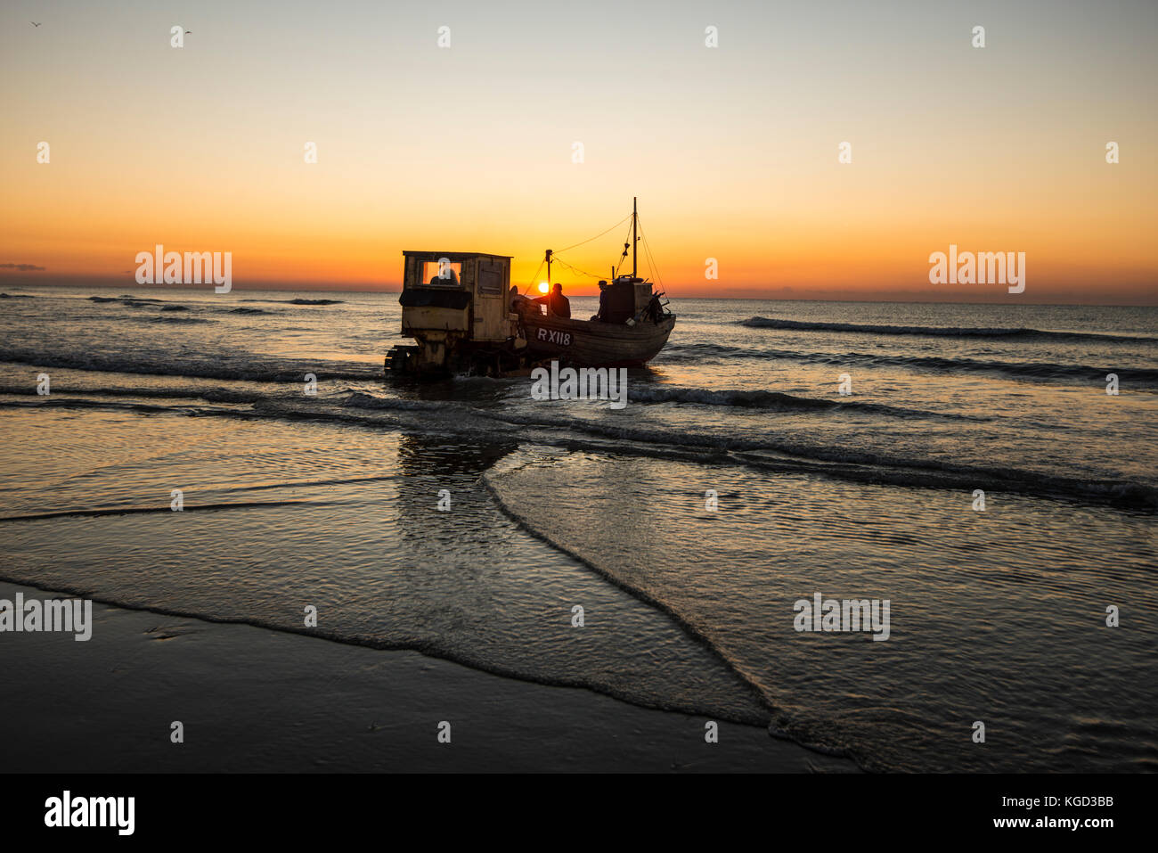 Hastings Rock-a-Nore. Die Fischereiflotte ist vom Strand aus gestartet und nicht von Gezeiten abhängig. Die Fischer sind starke Charaktere und hoffen immer auf eine Änderung des EU-Rechts. Stockfoto