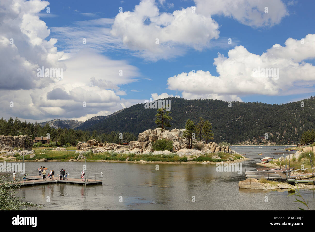 Spaß am Nachmittag in Boulder Bay Park, Big Bear Lake California Stockfoto