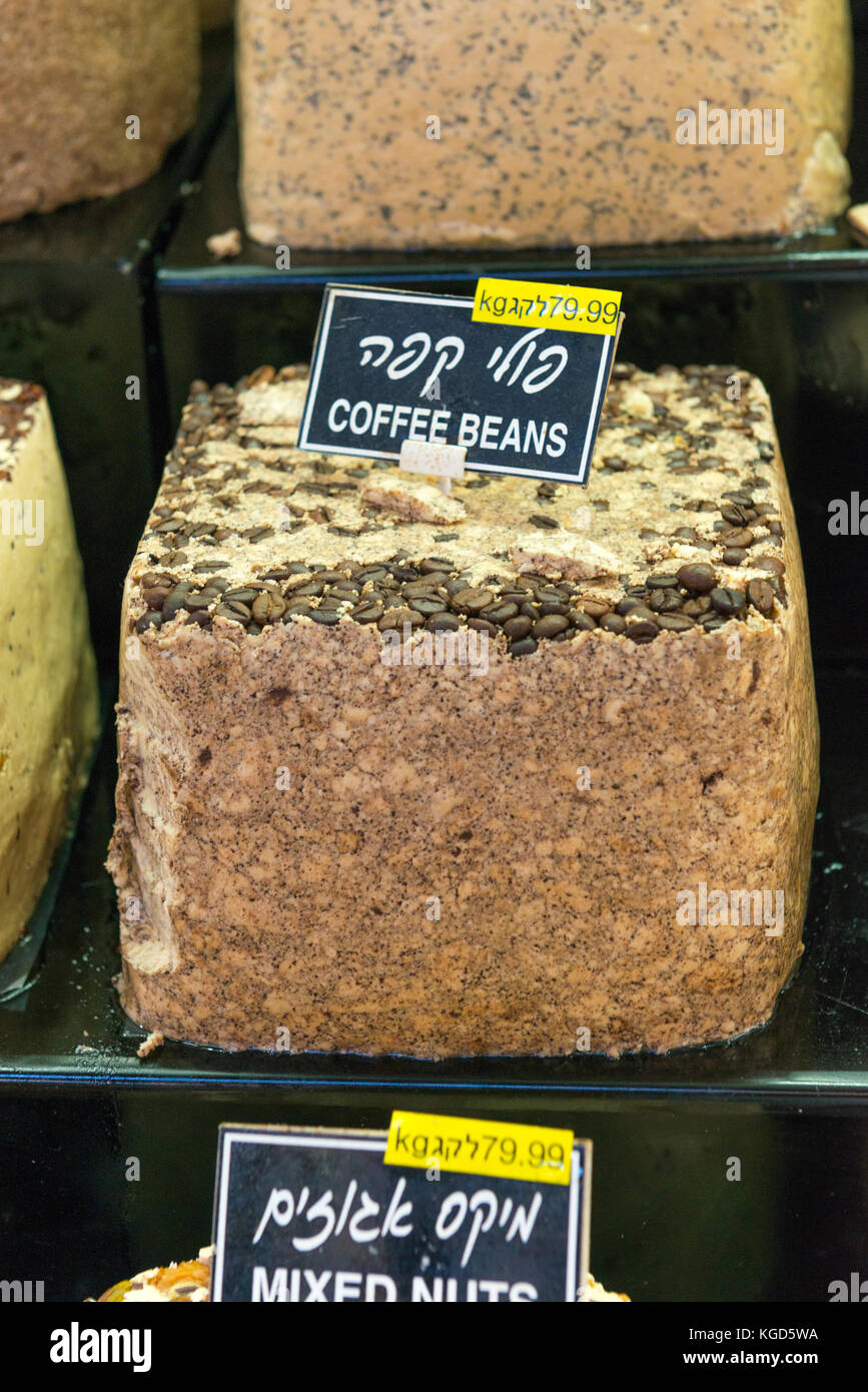 Israel das Heilige Land Tel Aviv Carmel Markt halva Nachspeise süß Stall shop shop tahini Sesampaste Kaffeebohnen butter Mehl Zucker Stockfoto