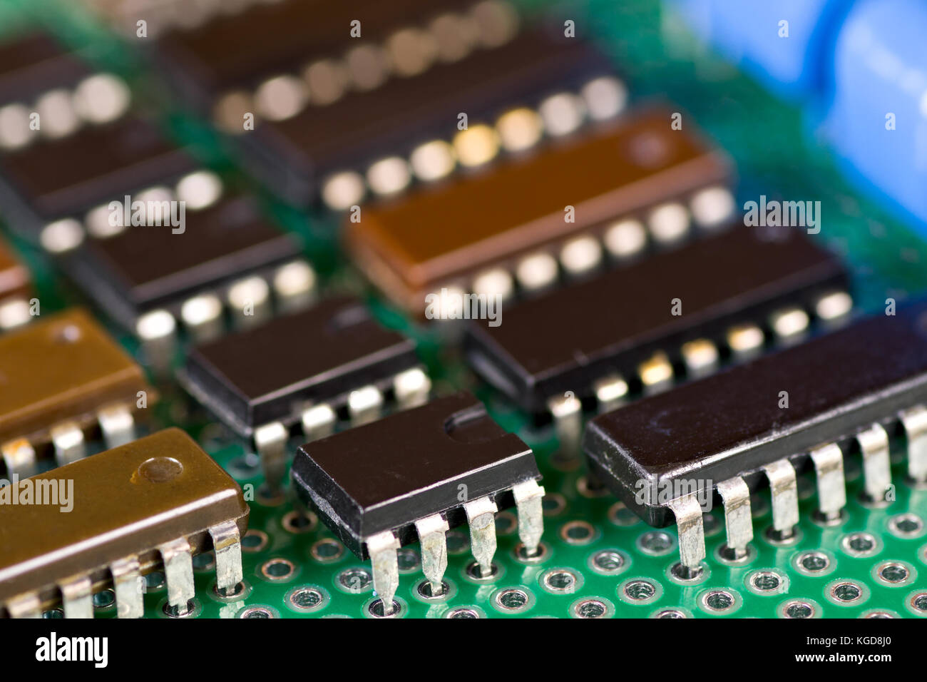 Reihen von integrierten Schaltungen auf Leiterplatten close-up Stockfoto