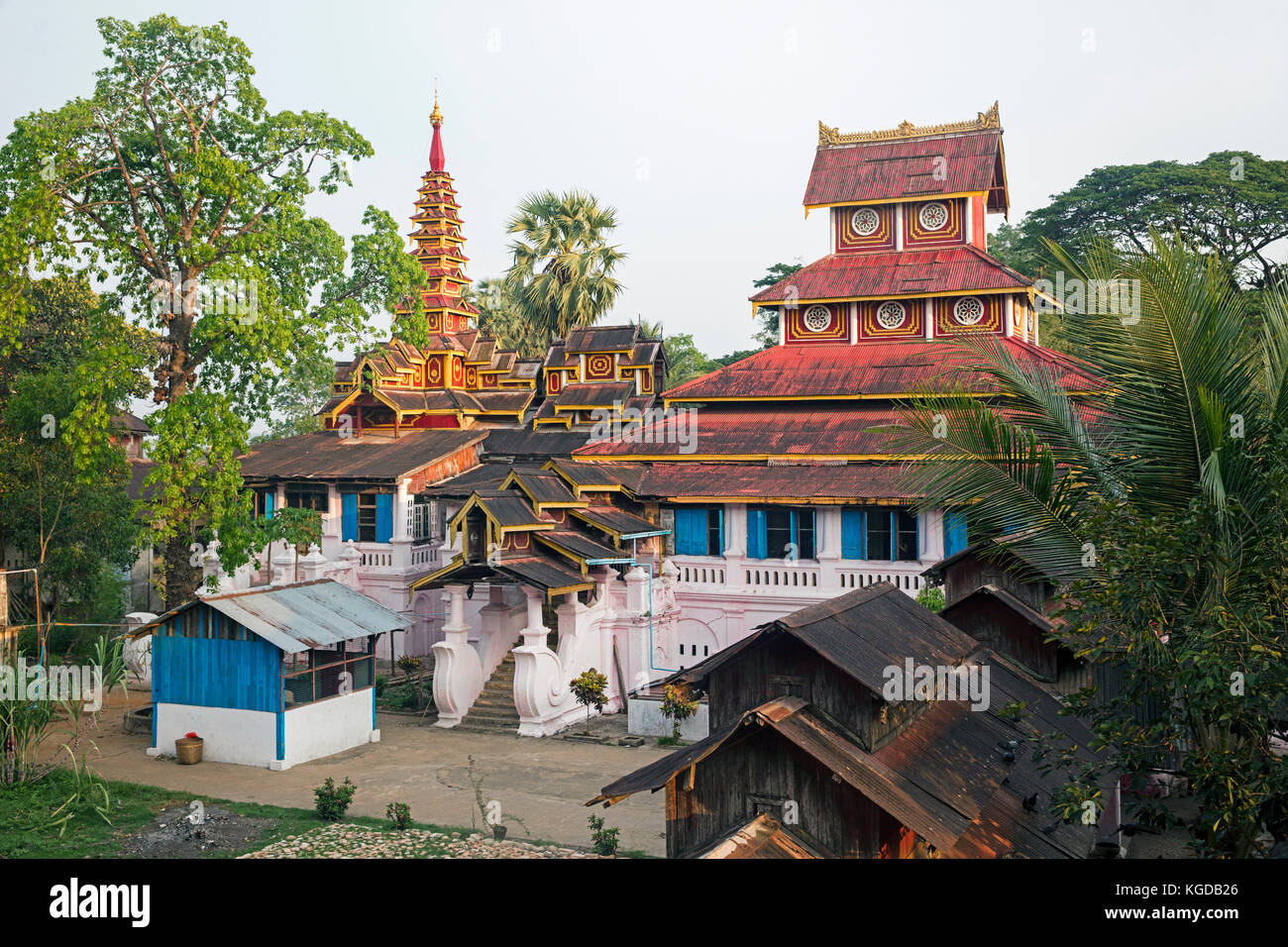 Seindon Mibaya Kyaung, 100 Jahre alte Kloster in mawlamyine/mawlamyaing, Mon, Myanmar/Birma Stockfoto