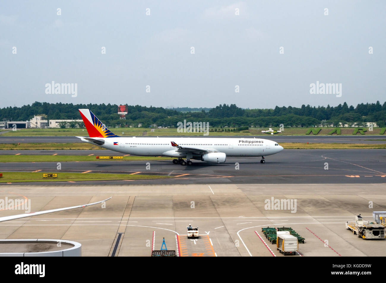 Tokyo, Japan - 15. Juni 2015: Philippine Airlines Flugzeug auf der Landebahn des Flughafen Tokio Narita. im Jahre 1941 gegründet, ist die erste und älteste Commercia Stockfoto