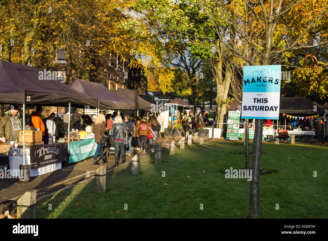Cheadle Village - die Hersteller den Markt an einem sonnigen Nachmittag im November 2017 Stockfoto