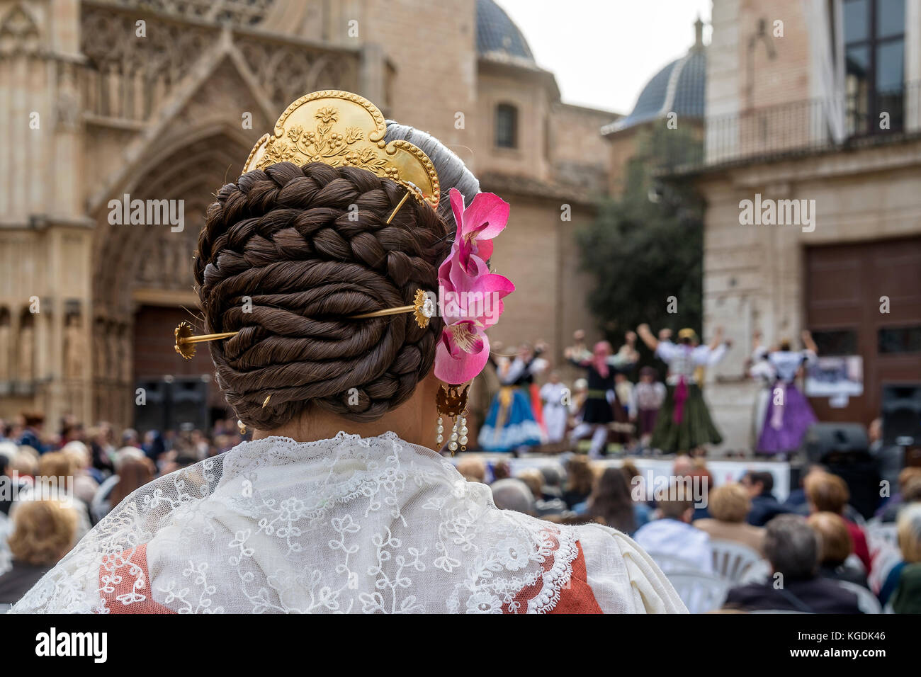 Tänzerin, Fallas Balls Al Carrer, Plaza de la Virgen, Valencia, Spanien Stockfoto