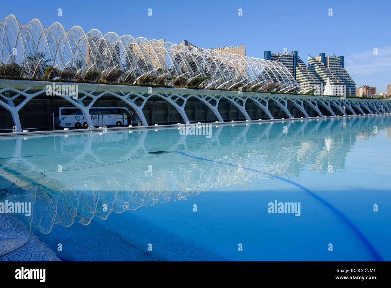 Abends Blick auf Umbracle während einem sonnigen Wintertag. Valencia, Spanien. Calatrava-Bereich. Stockfoto