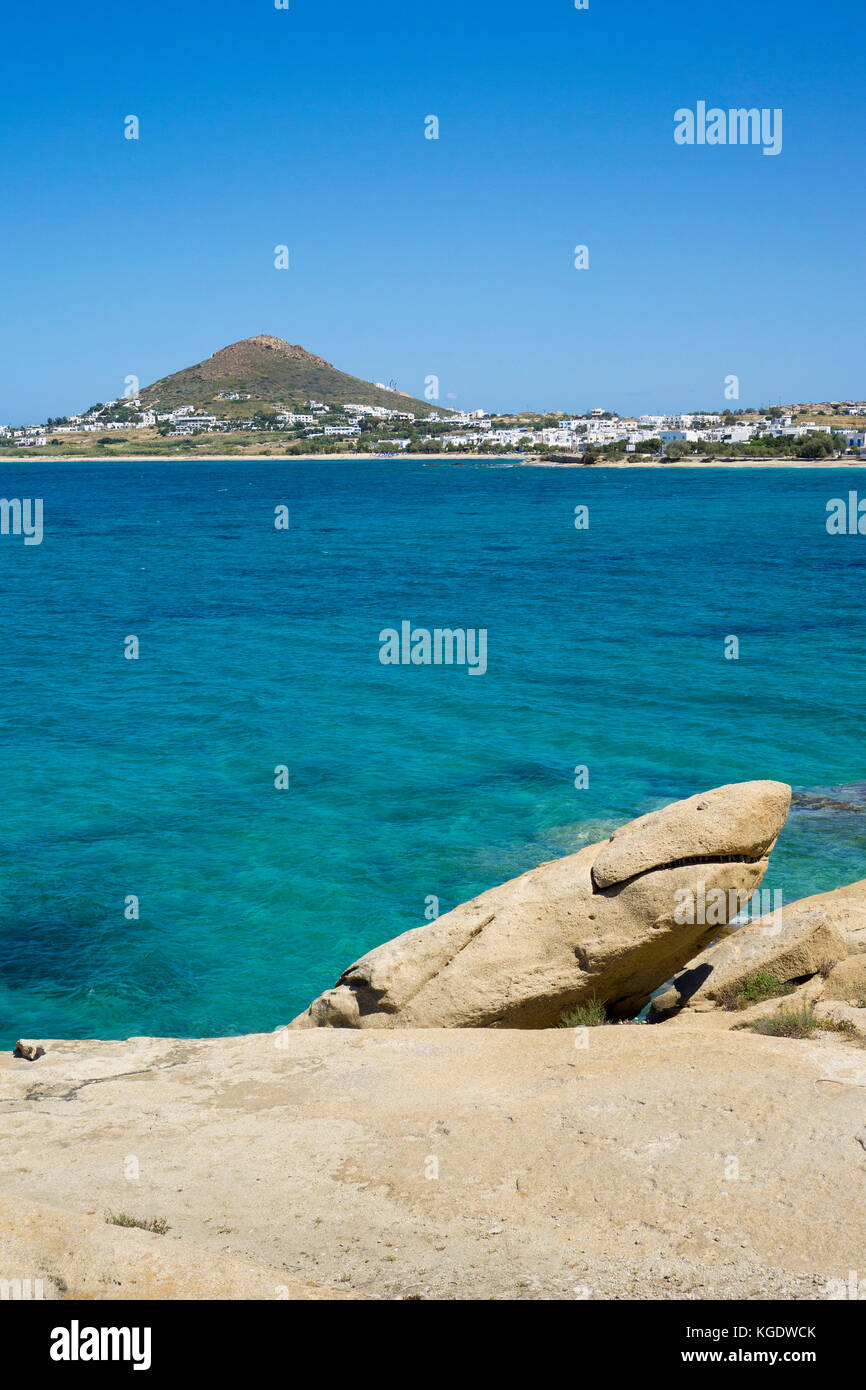 Rock zeigt die Form eines Hais, Strand von Agia Anna, Westseite der Insel Naxos, Kykladen, Ägäis, Griechenland Stockfoto