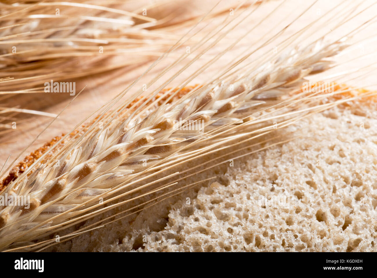 Detail von Weizen auf der Scheibe Brot Stockfoto