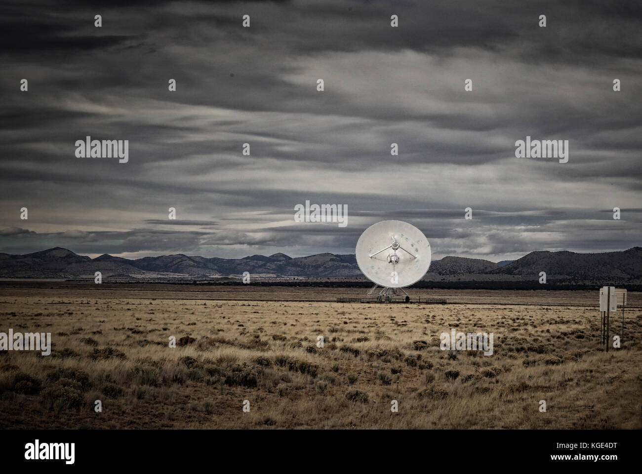 Am Karl G. Jansky sehr große Array (VLA) in der Nähe von Socorro, New Mexico - 27 Radioteleskope in einem Y-förmigen Array Stockfoto