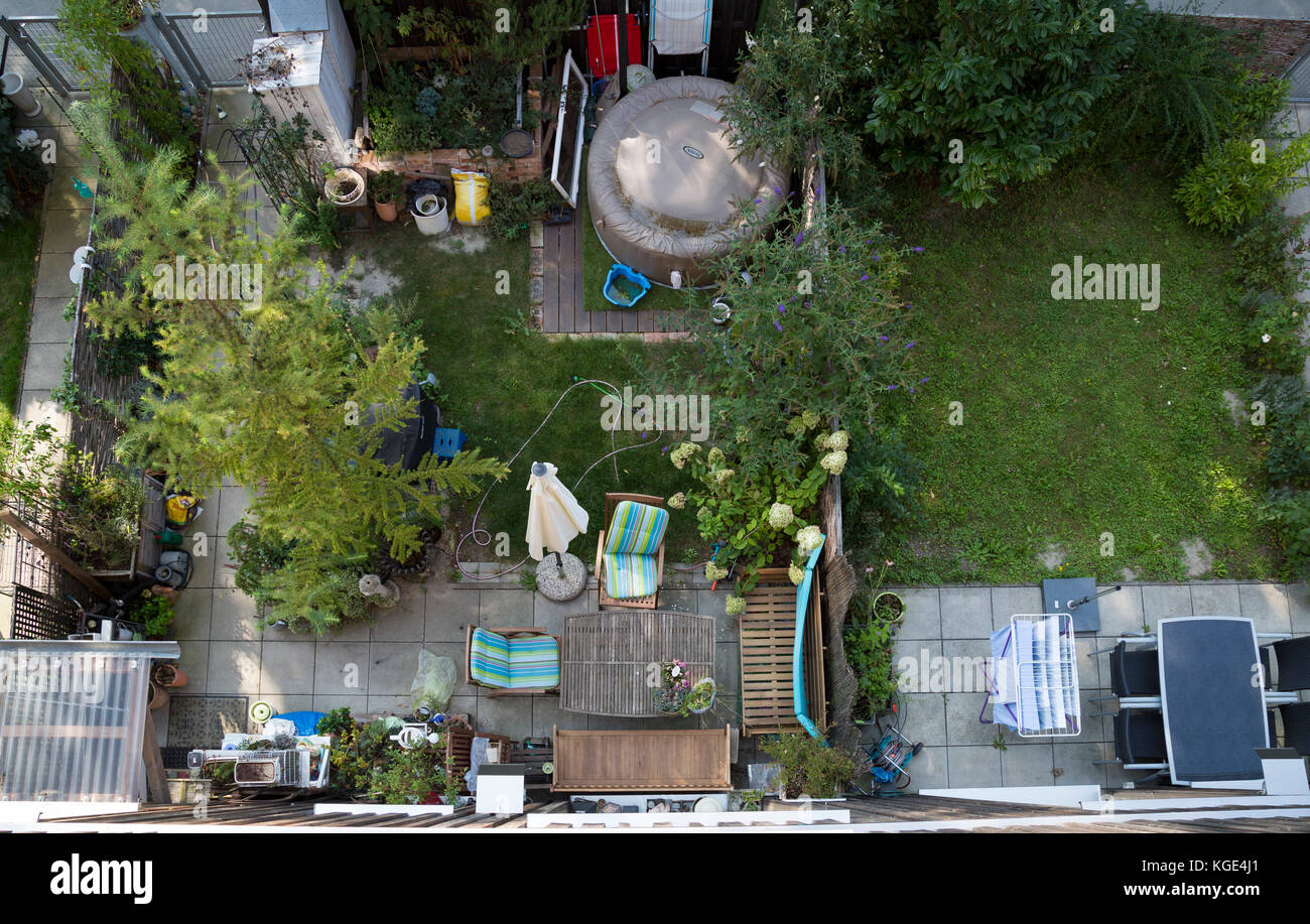 Aeiral Blick auf eine kleine Vorstadt Garten in Wien Stockfoto