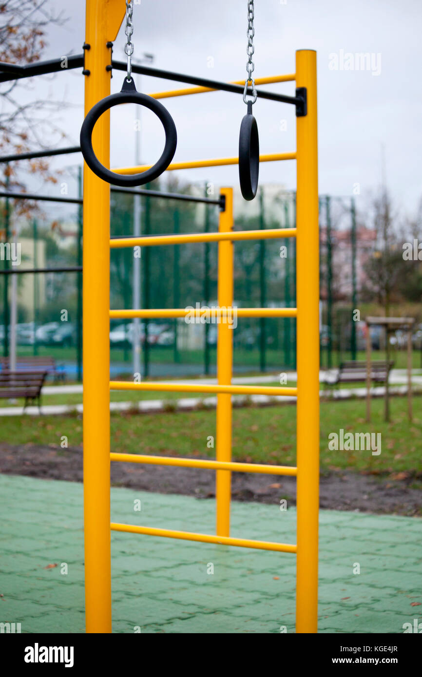 Fitnessbereich im Freien für street Workout Stockfoto