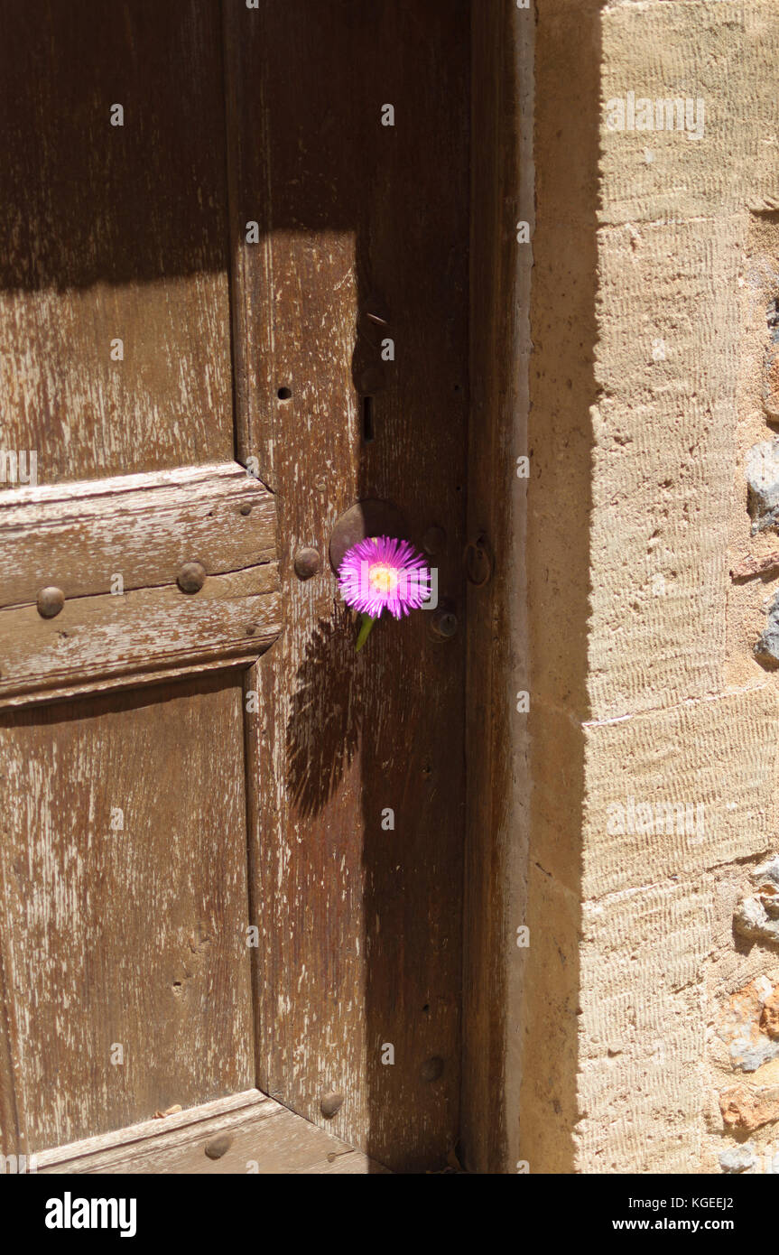 Tür im Inneren der Zitadelle von Monemvasia Stockfoto