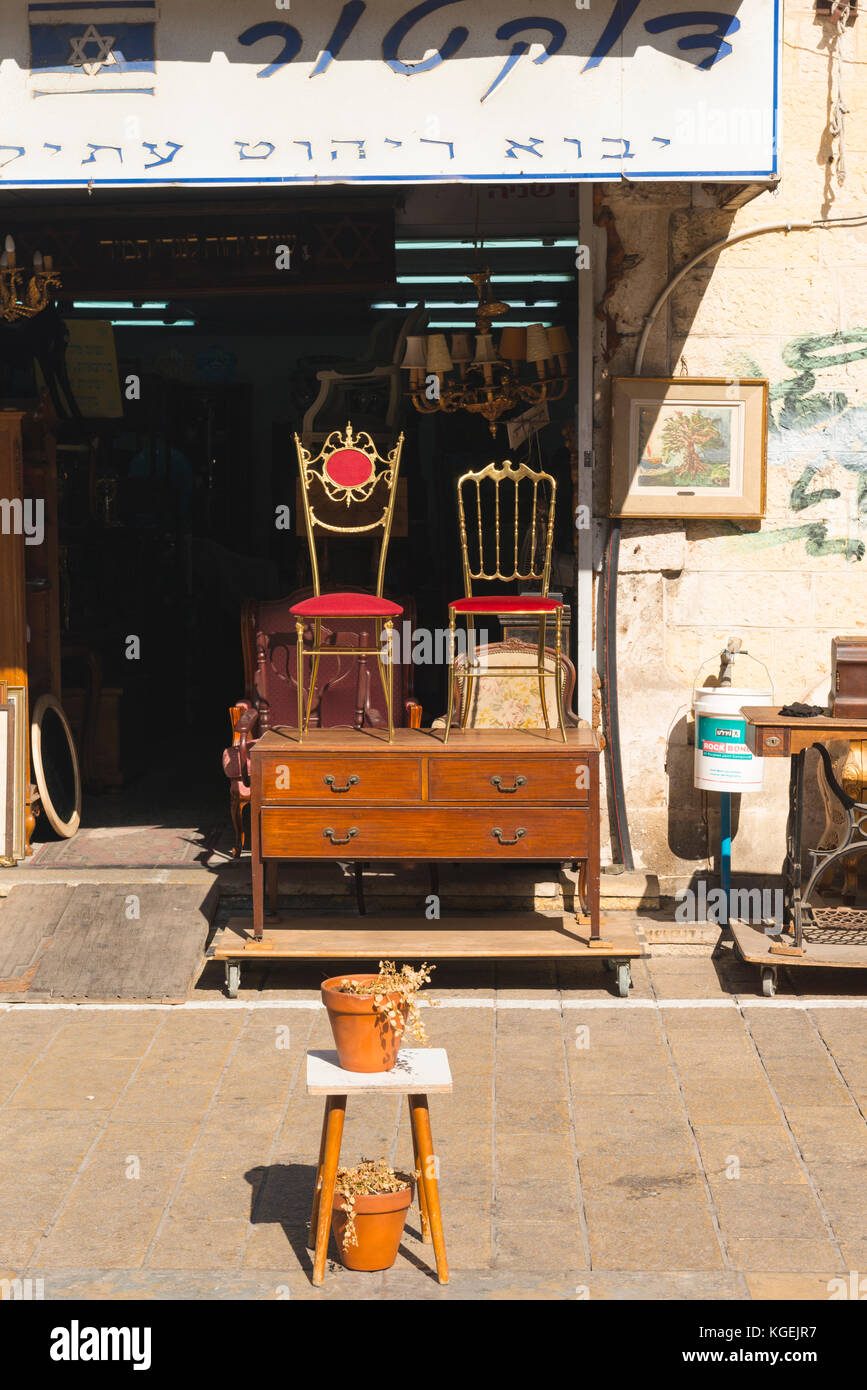 Secondhand Furniture Stockfotos Secondhand Furniture Bilder Alamy