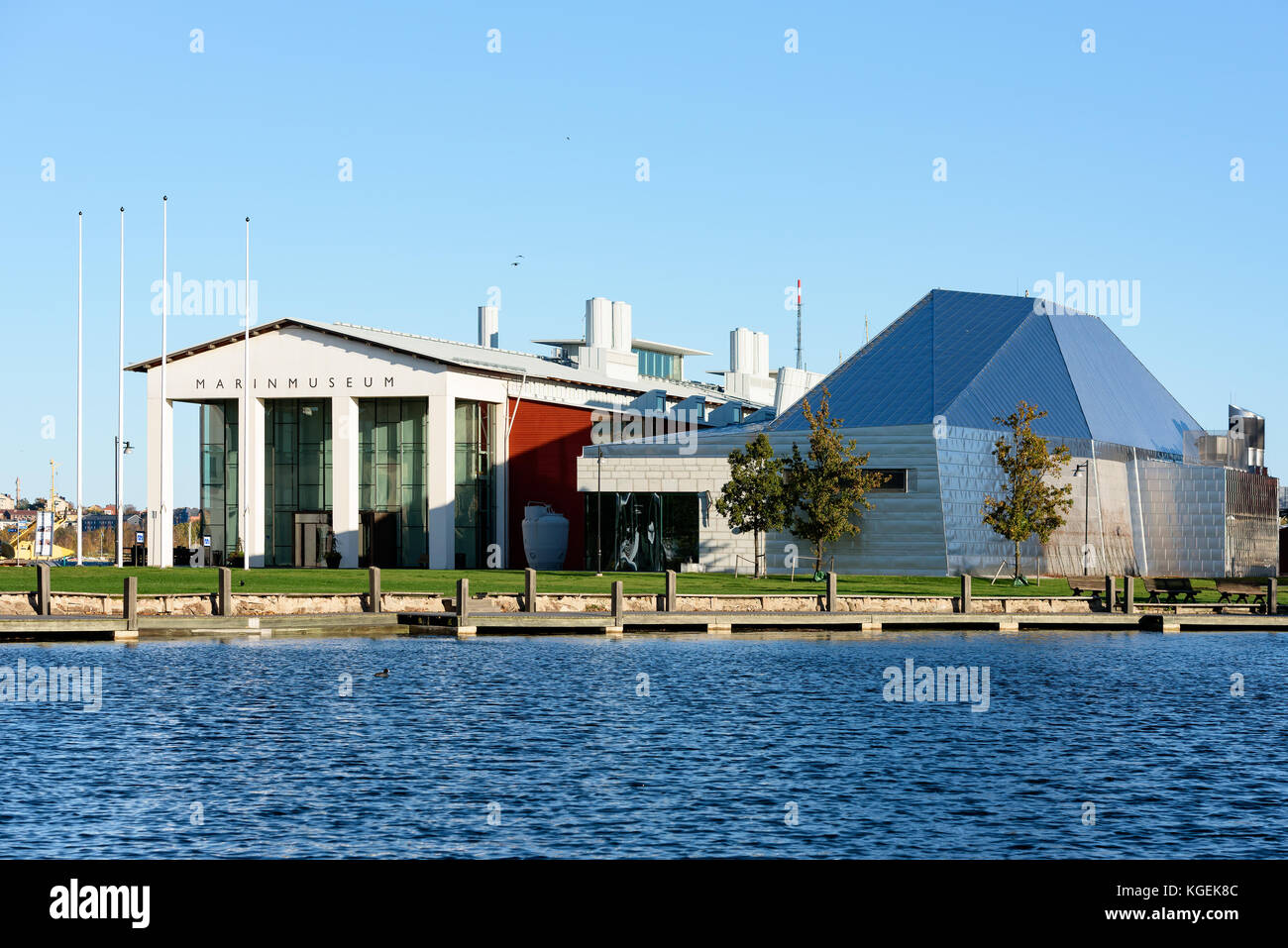 Karlskrona, Schweden - 30. Oktober 2017: Dokumentarfilm von Alltag und Umwelt. Der Eingang zum Naval Museum (marinmuseum) neben dem Metall s Stockfoto