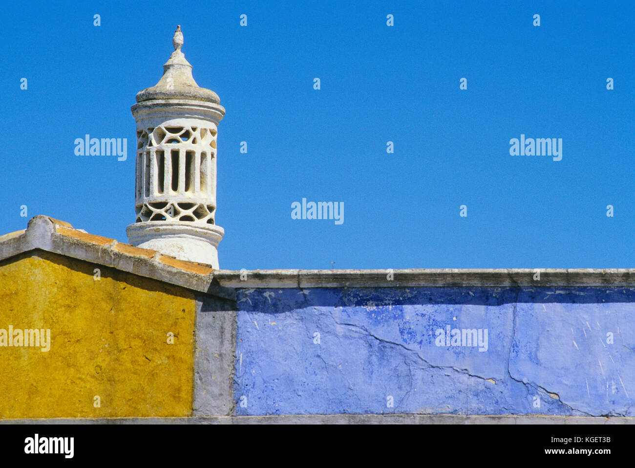 Portugal Algarve: Die Kamine Es gibt eine Eigenschaft des architektonischen Erbes dieser Region. Einige sind sehr aufwendig und ästhetisch Stockfoto