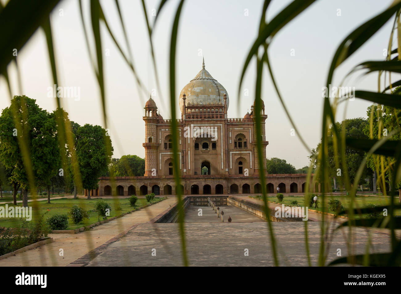 Safdarjung Grab ist ein Sandstein und Marmor Mausoleum in Delhi, Indien. Es wurde 1754 in den späten Mughal Empire Stil für Nawab Safdarjung gebaut. Stockfoto