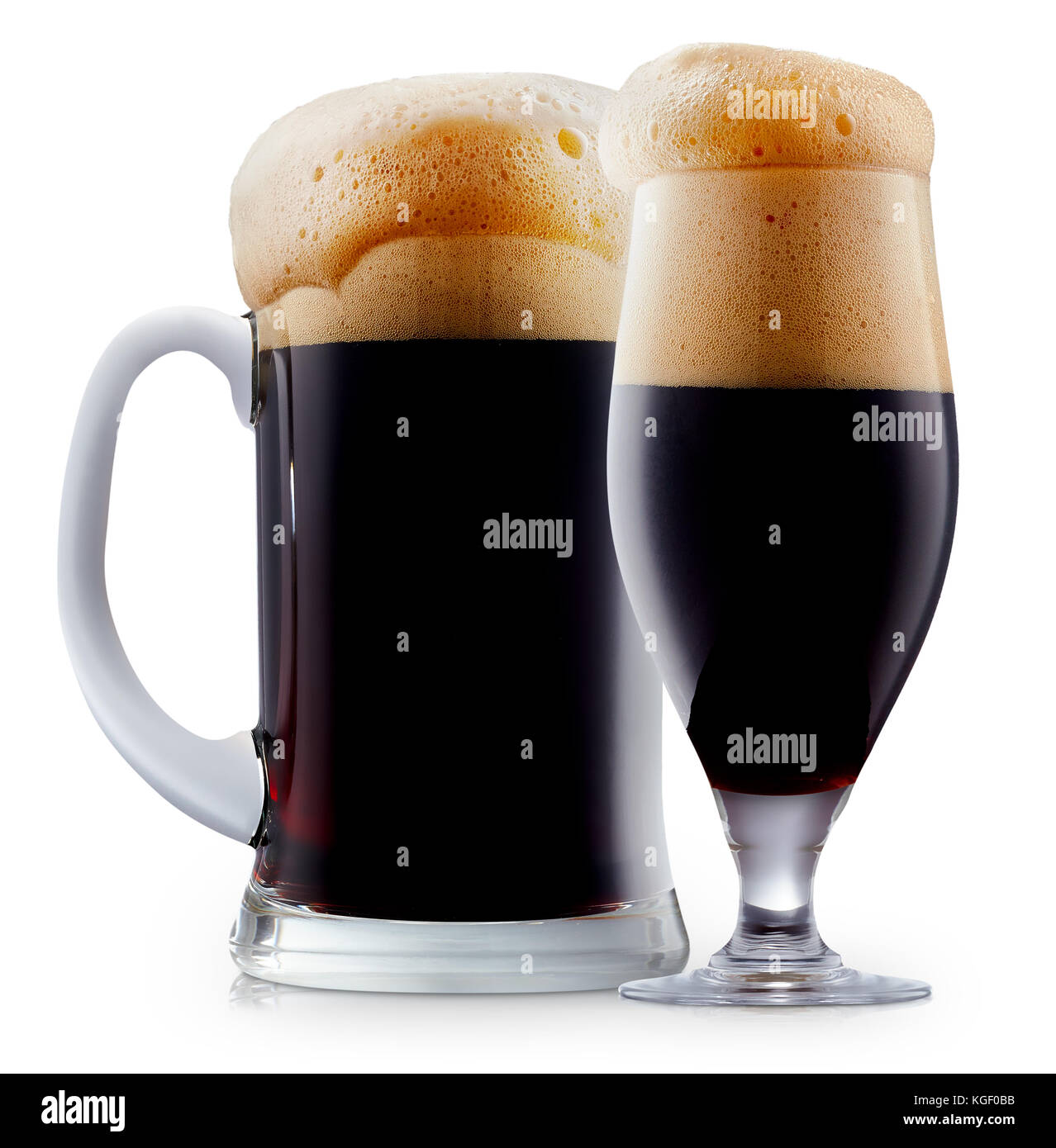 Becher frosty dunkles Bier mit Schaum Stockfotografie - Alamy