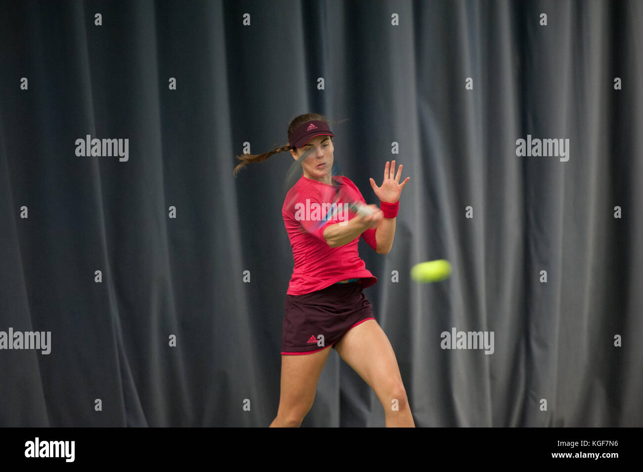 Shrewsbury, Shropshire. November 2017. Maia LUMSDEN aus Glasgow, Schottland, Großbritannien schlug Ana VRLJIC aus Zagreb, Kroatien 6-1, 6-3 in der 1. Runde der Aegon GB Pro-Series 25.000 USD Damentennis vom Shrewsbury Club, Shrewsbury, Shropshire, Großbritannien. Lumsden gewann letzte Woche ihren 2. Pro-Singles-Titel in Sunderland. Quelle: RICHARD DAWSON/Alamy Live News Stockfoto