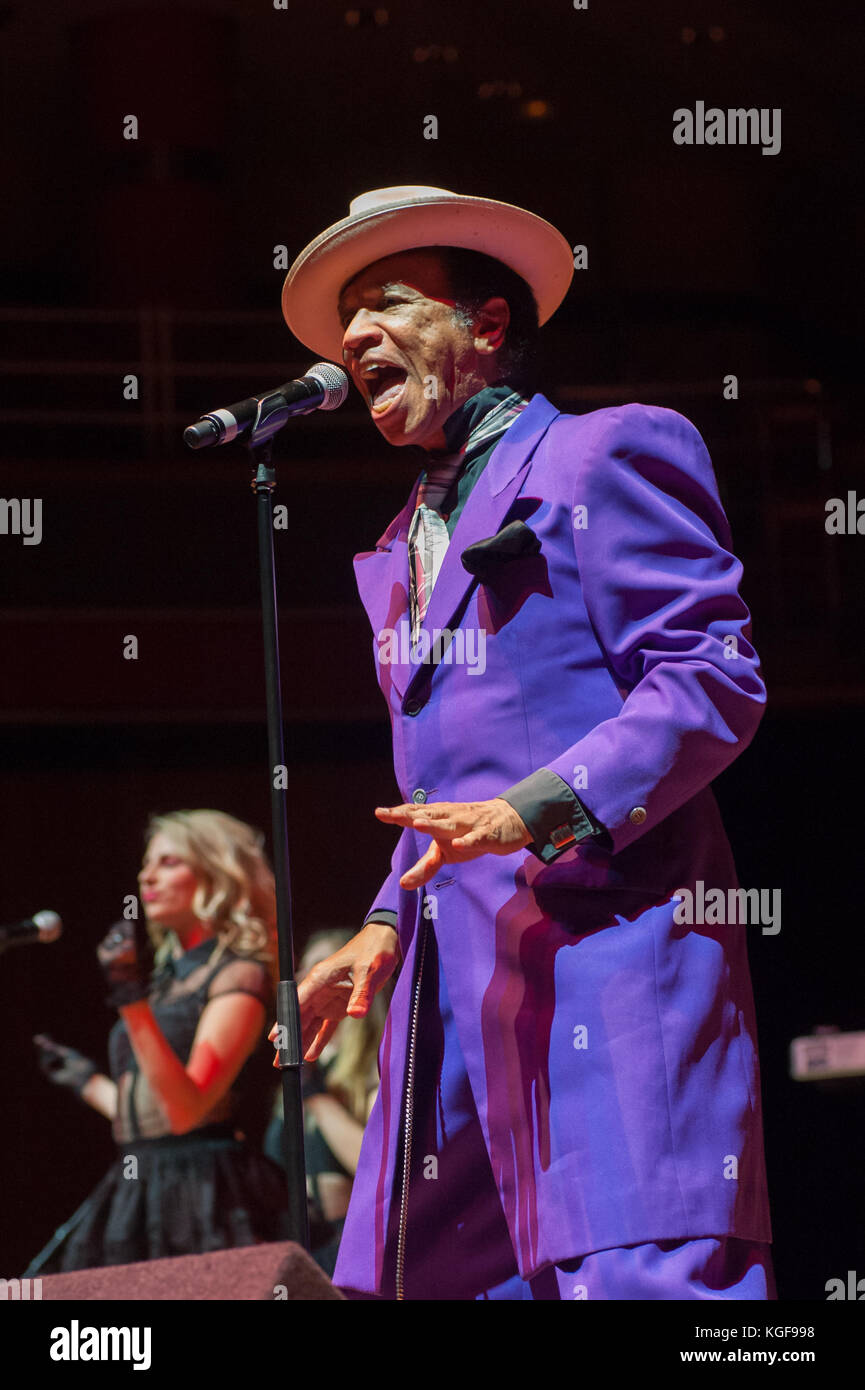 Birmingham, Großbritannien. November 2017. Kid Creole & The Coconuts unterstützen ABC in der Symphony Hall von Birmingham. Quelle: Ken Harrison/Alamy Live News Stockfoto