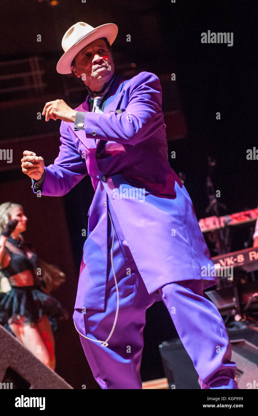 Birmingham, Großbritannien. November 2017. Kid Creole & The Coconuts unterstützen ABC in der Symphony Hall von Birmingham. Quelle: Ken Harrison/Alamy Live News Stockfoto