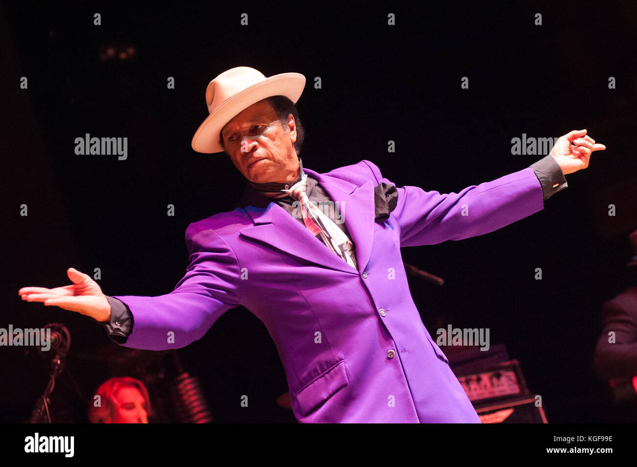 Birmingham, Großbritannien. November 2017. Kid Creole & The Coconuts unterstützen ABC in der Symphony Hall von Birmingham. Quelle: Ken Harrison/Alamy Live News Stockfoto