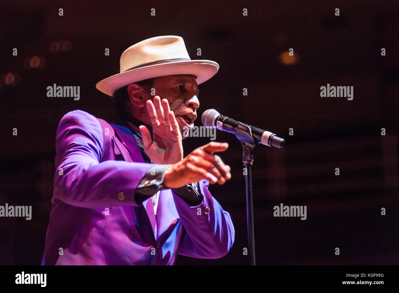 Birmingham, Großbritannien. November 2017. Kid Creole & The Coconuts unterstützen ABC in der Symphony Hall von Birmingham. Quelle: Ken Harrison/Alamy Live News Stockfoto