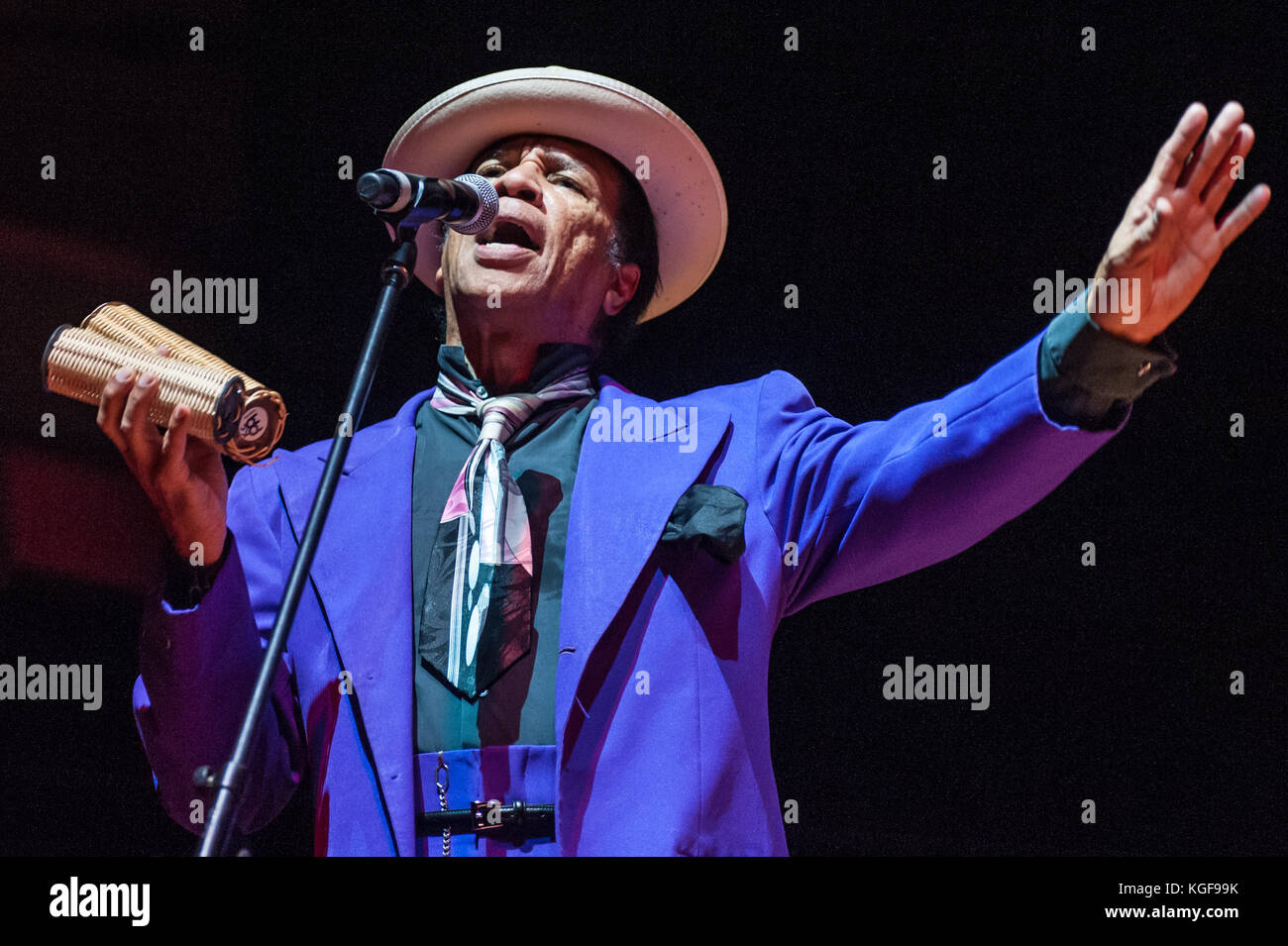 Birmingham, Großbritannien. November 2017. Kid Creole & The Coconuts unterstützen ABC in der Symphony Hall von Birmingham. Quelle: Ken Harrison/Alamy Live News Stockfoto