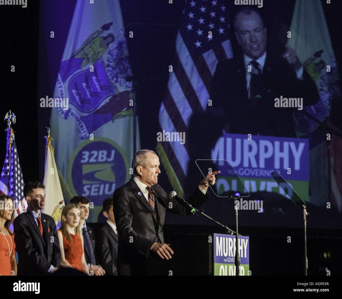 Asbury Park, New Jersey, USA. 7 Nov, 2017. Phil Murphy, Gouverneur - nj wählen - auf dem Podium d im Asbury Park Convention Hall in Asbury Park, New Jersey. Murphy besiegte Amtsinhaber lt. reg. Kim Guadagno, NJ - r: Brian Zweig Preis/zuma Draht/alamy leben Nachrichten Stockfoto