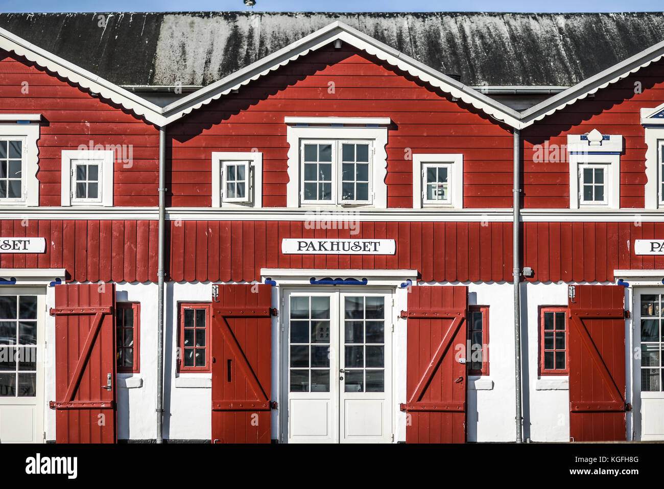 Skagen, Dänemark, 31. Juli 2017: Typisch skandinavische Architektur, rote Häuser in Skagen, Dänemark. Stockfoto