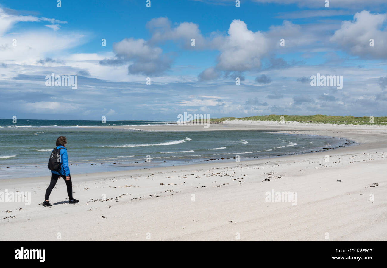 Einzelnen weiblichen Fuß auf howmore Beach, South Uist, auf den äusseren Hebriden in Schottland. Stockfoto