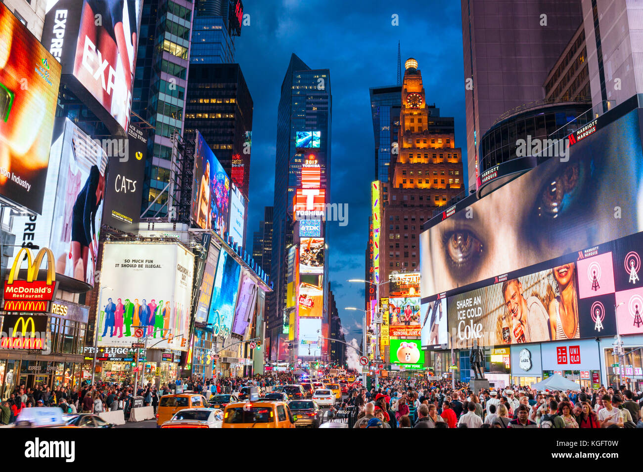 New York USA New York Times Square besetzt mit Touristen in Manhattan New York USA Amerika Vereinigte Staaten von Amerika voll Stockfoto