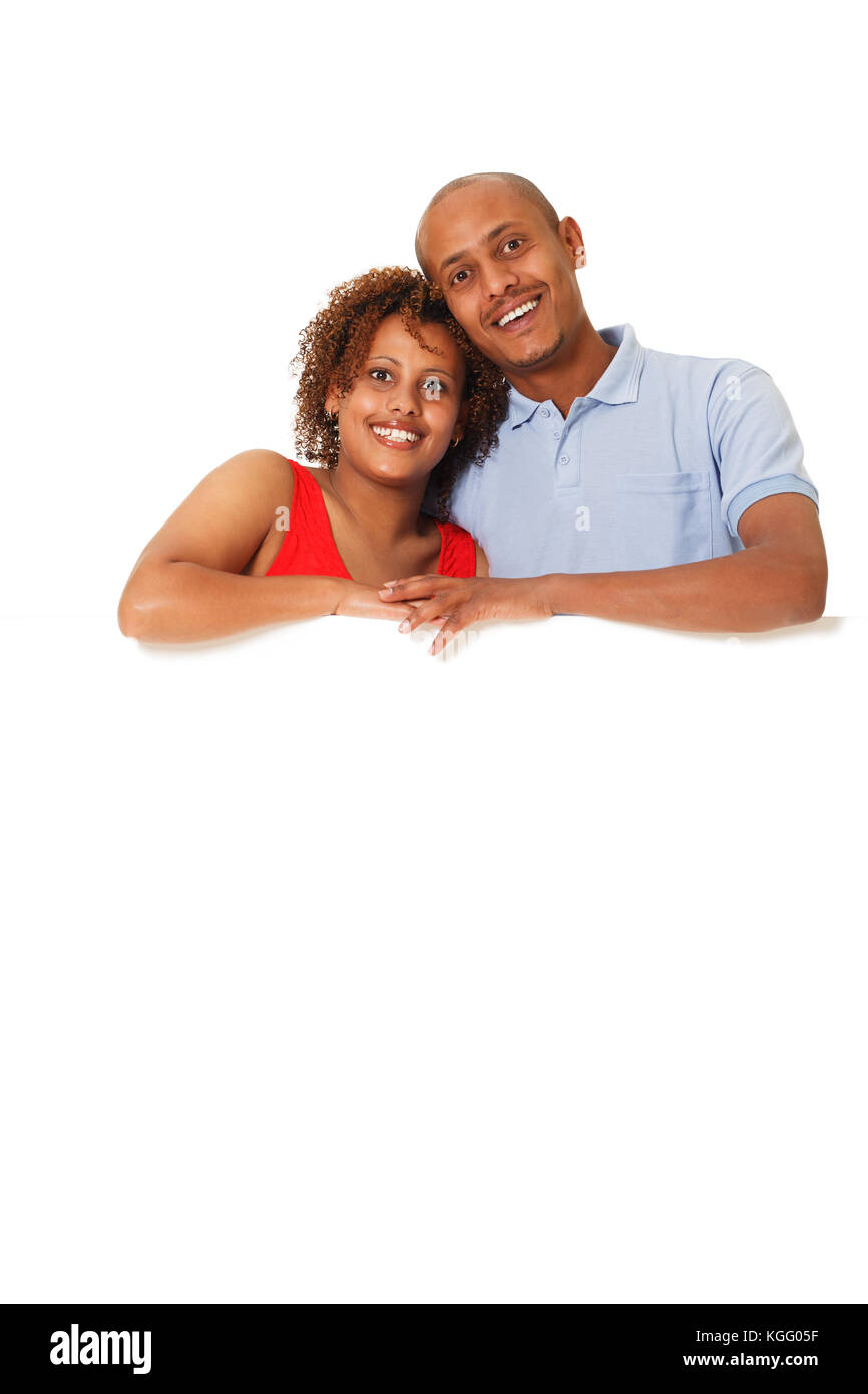 Junge afrikanische - amerikanisches Paar mit einem Plakat. Stockfoto