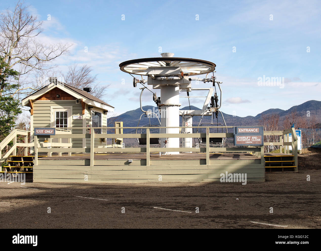 Lake Placid, New York, USA. 4. November 2017. Der Sessellift an der olympischen Skigebiet in Lake Placid, New York springen, Wirt des 1932 und 1980 w Stockfoto