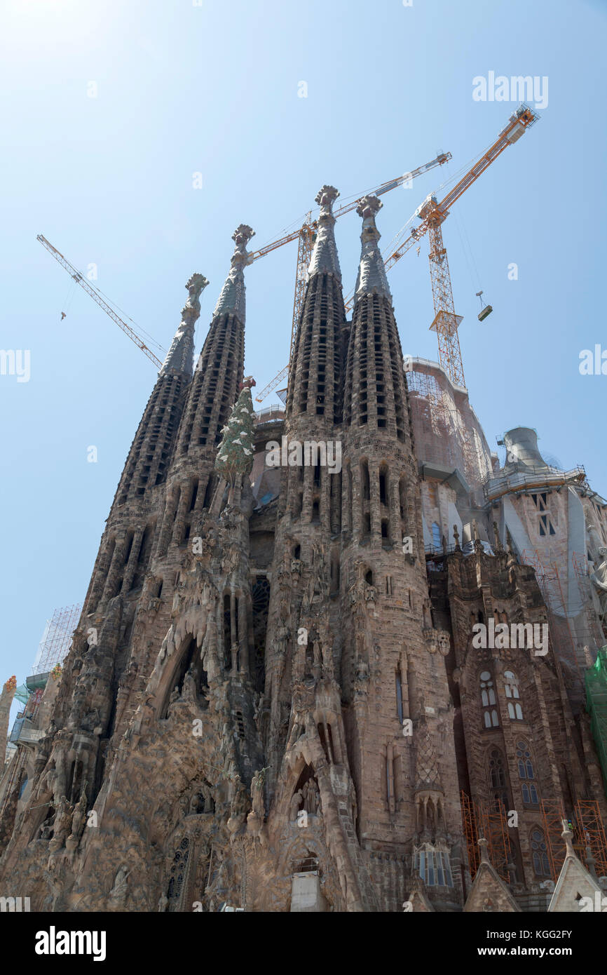 Spanien, Barcelona, Aufbau fährt auf den Tempel La Sagrada Familia. Stockfoto