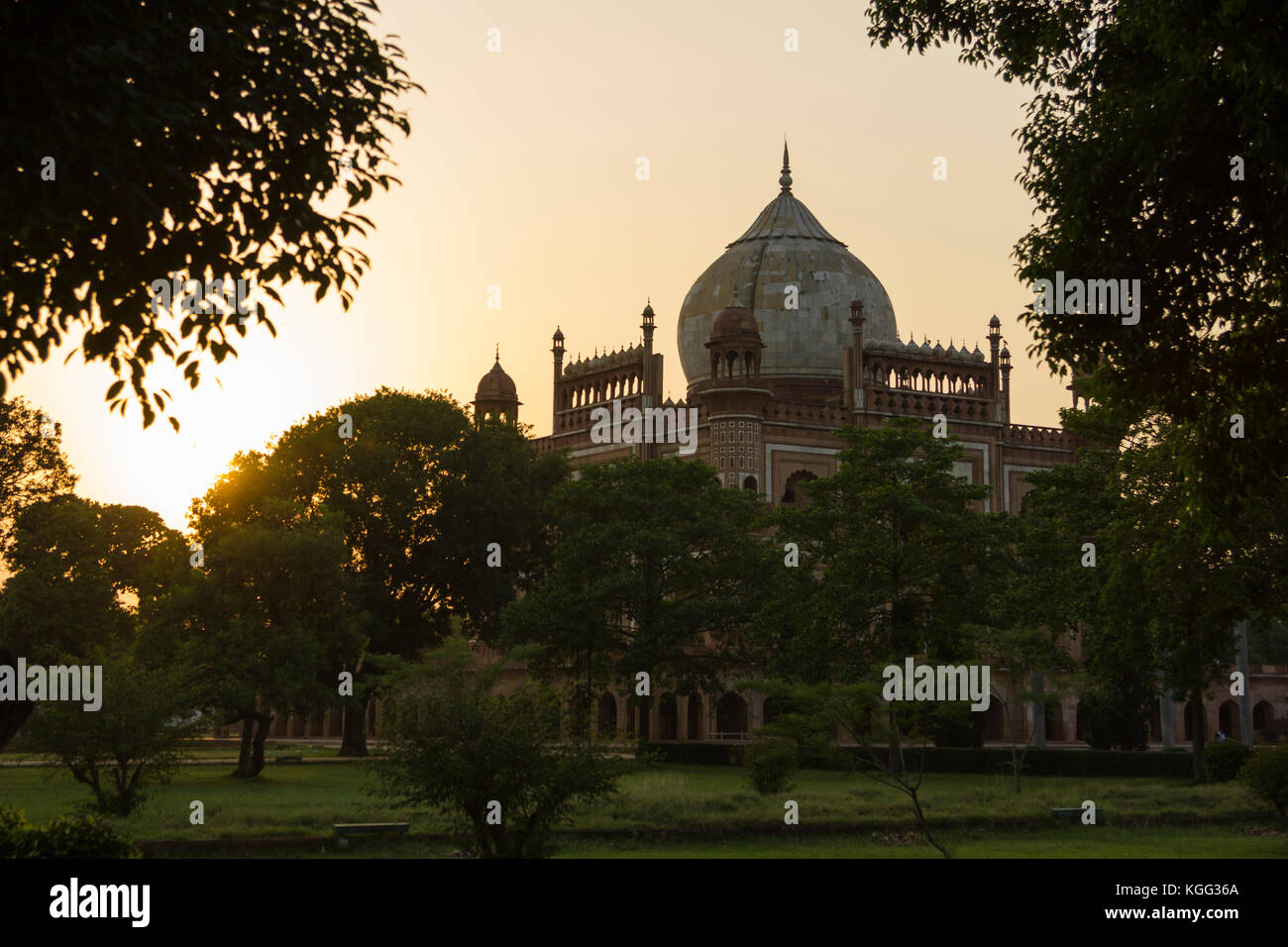 Safdarjung Grab ist ein Sandstein und Marmor Mausoleum in Delhi, Indien. Es wurde 1754 in den späten Mughal Empire Stil für Nawab Safdarjung gebaut. Stockfoto