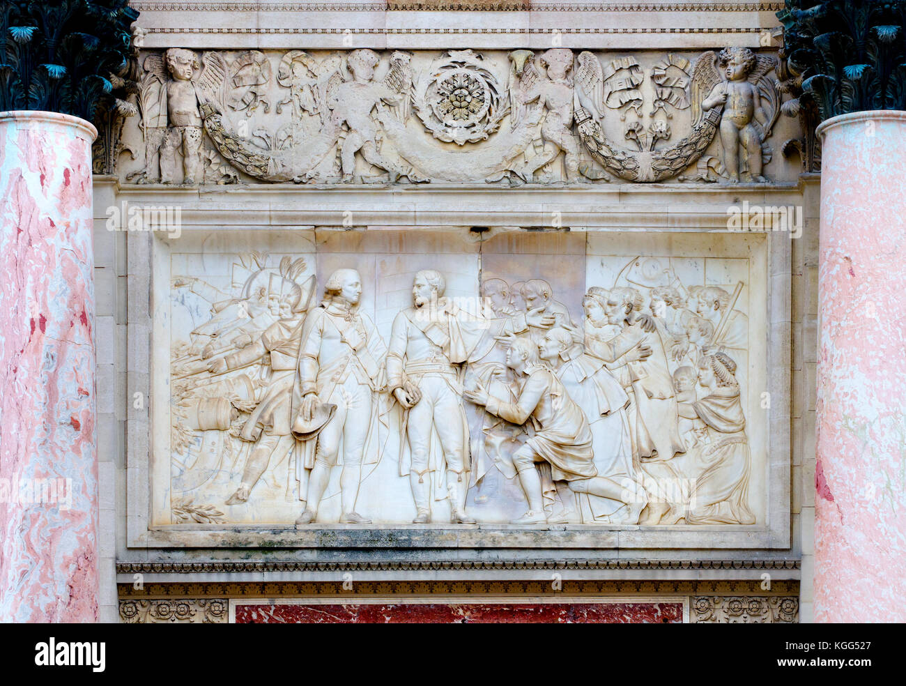 Paris, Frankreich. Arc de Triomphe du Carrousel (1808 - Place du Carrousel) Bas-Relief aus Rosenmarmor: Napoleon betritt München Stockfoto