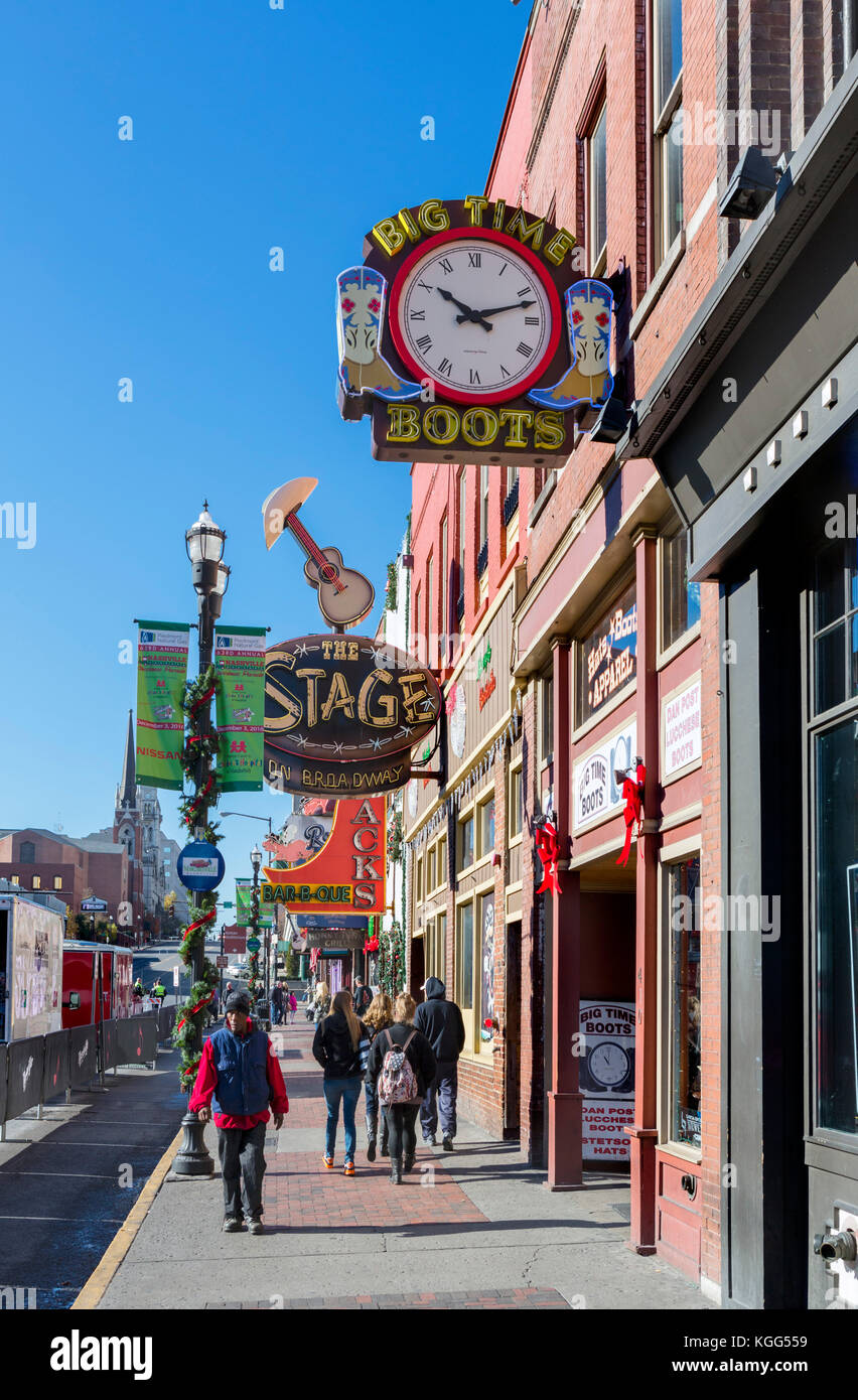 Geschäfte am Broadway in der Innenstadt von Nashville, Tennessee, USA Stockfoto