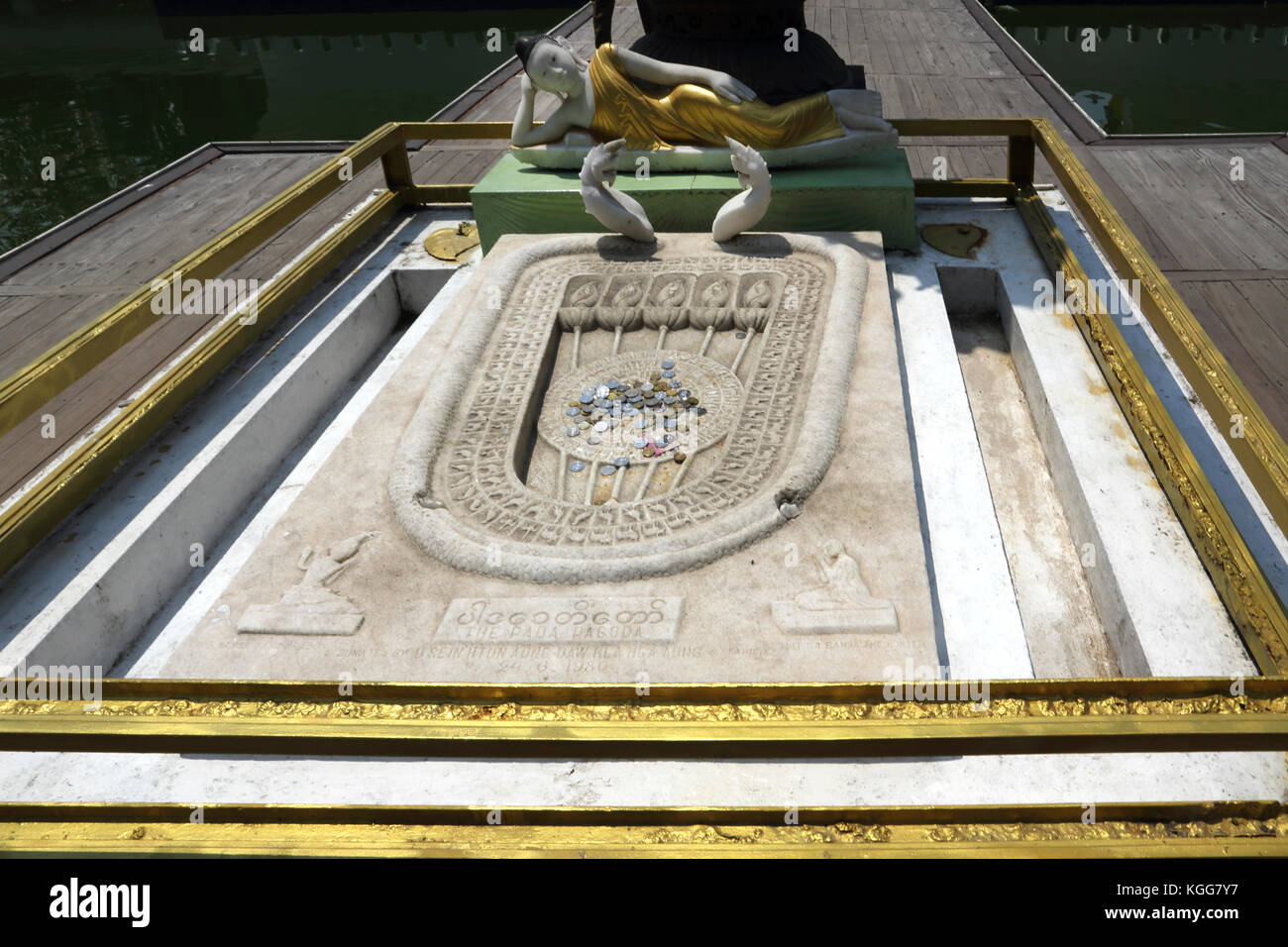 Seema Malaka Tempel Colombo Sri Lanka Liegenden Buddha und Buddha's Footprint Stockfoto