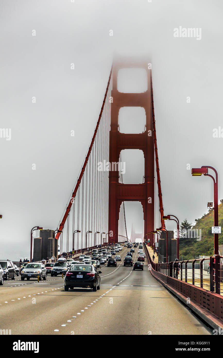 Golden Gate Bridge im Nebel, San Francisco, Kalifornien. Stockfoto