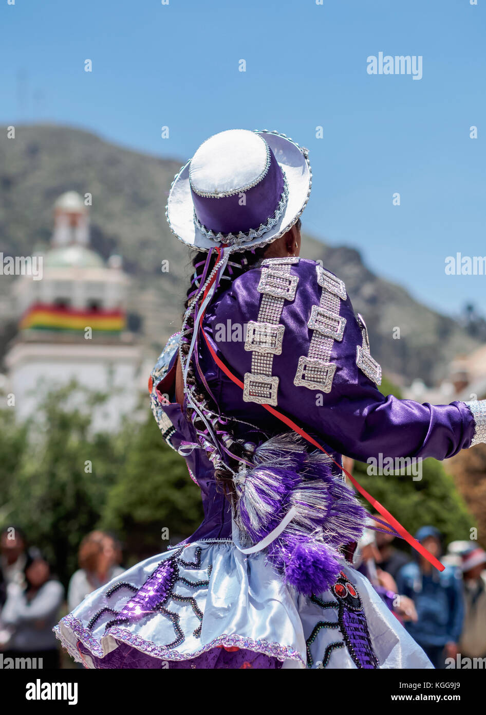 Tänzerin in traditioneller Tracht, die Fiesta de la Virgen de la Candelaria, Copacabana, an das Departamento La Paz, Bolivien Stockfoto