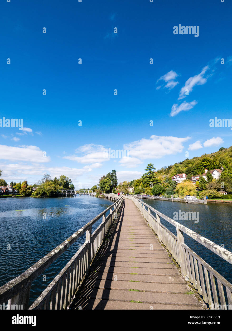 Walkway, Marsh Lock, Themse, Henley-on-Thames, Oxfordshire, England, Großbritannien, GB. Stockfoto