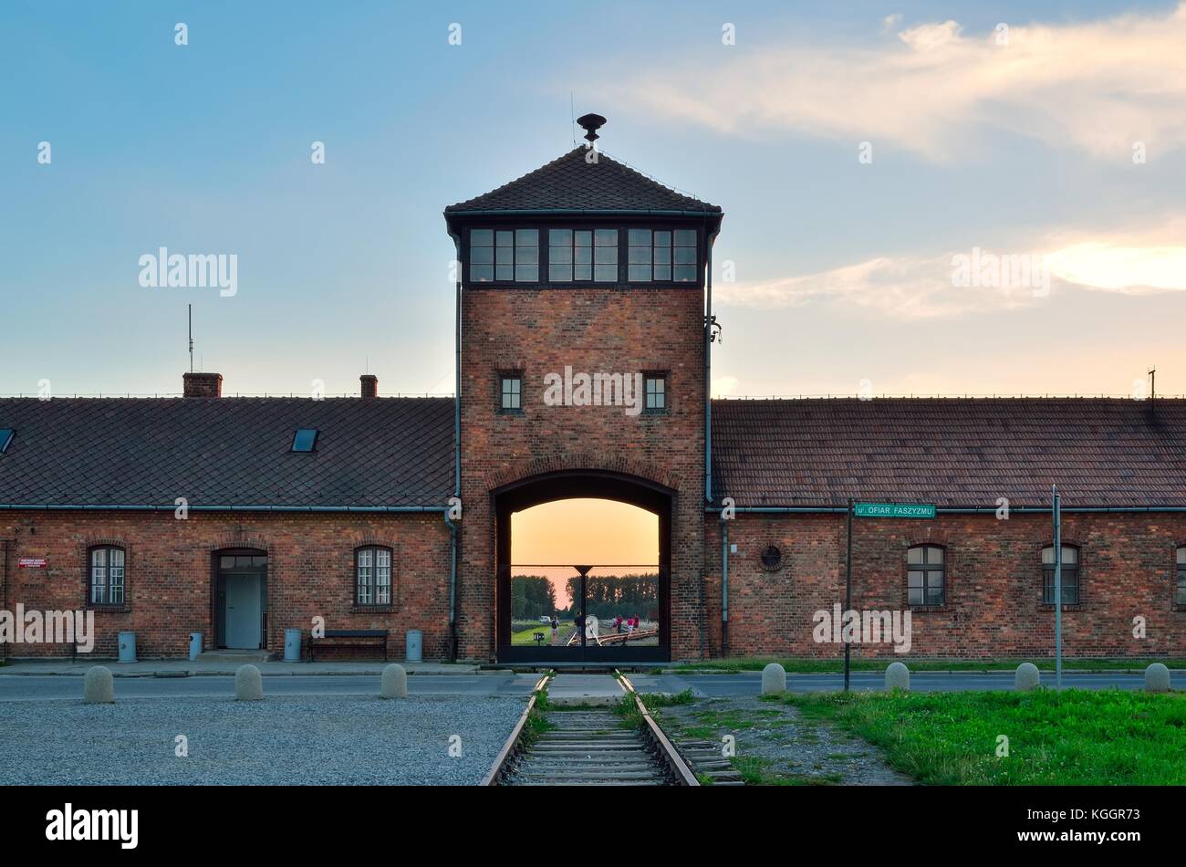 Oswiecim, Polen - 29. Juli 2017: Das Tor zum Konzentrationslager Auschwitz Birkenau in Oswiecim, Polen. Stockfoto