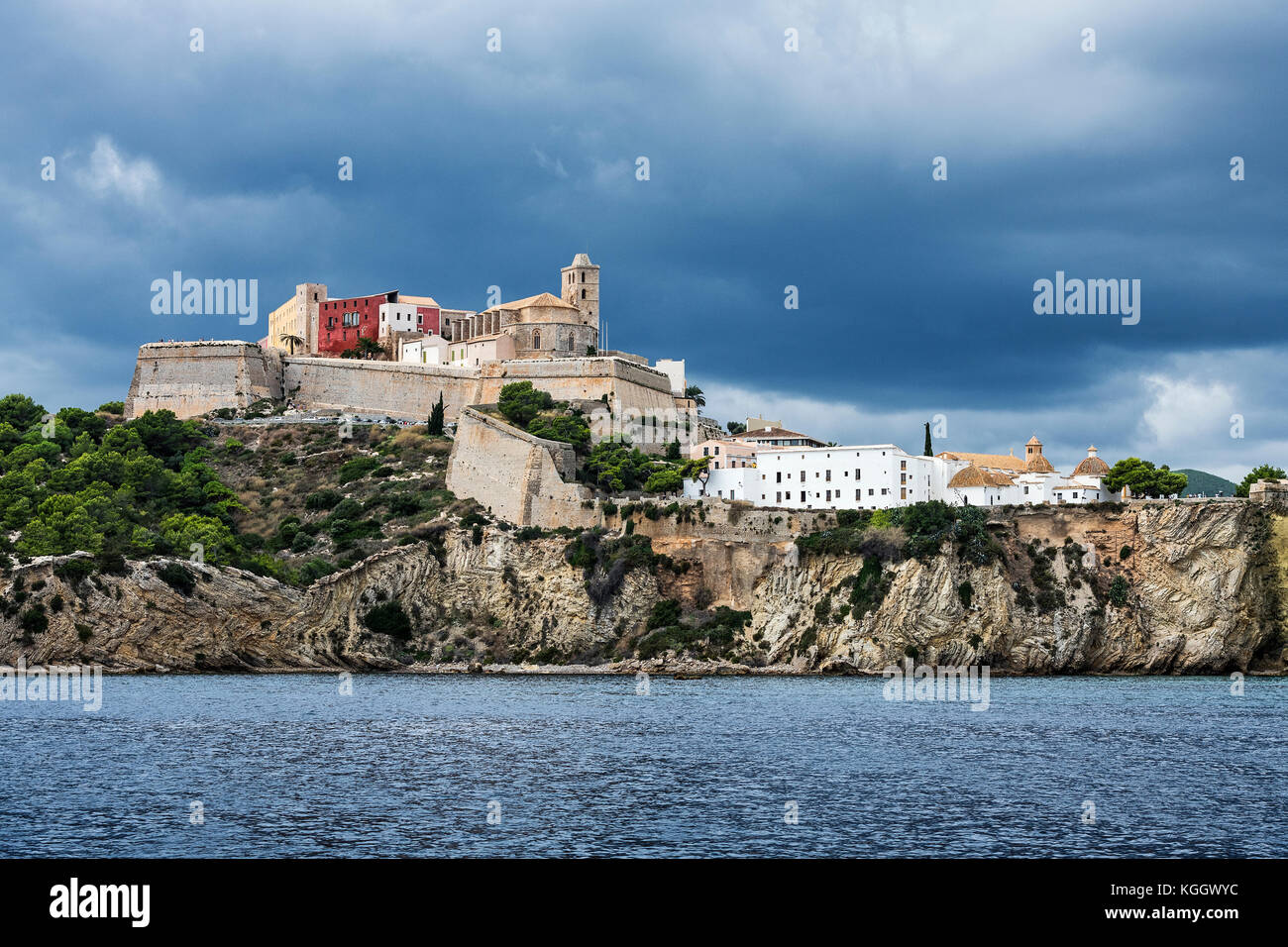 Ibiza Stadt und der Kathedrale Santa Maria d'Eivissa, Balearen, Spanien. Stockfoto