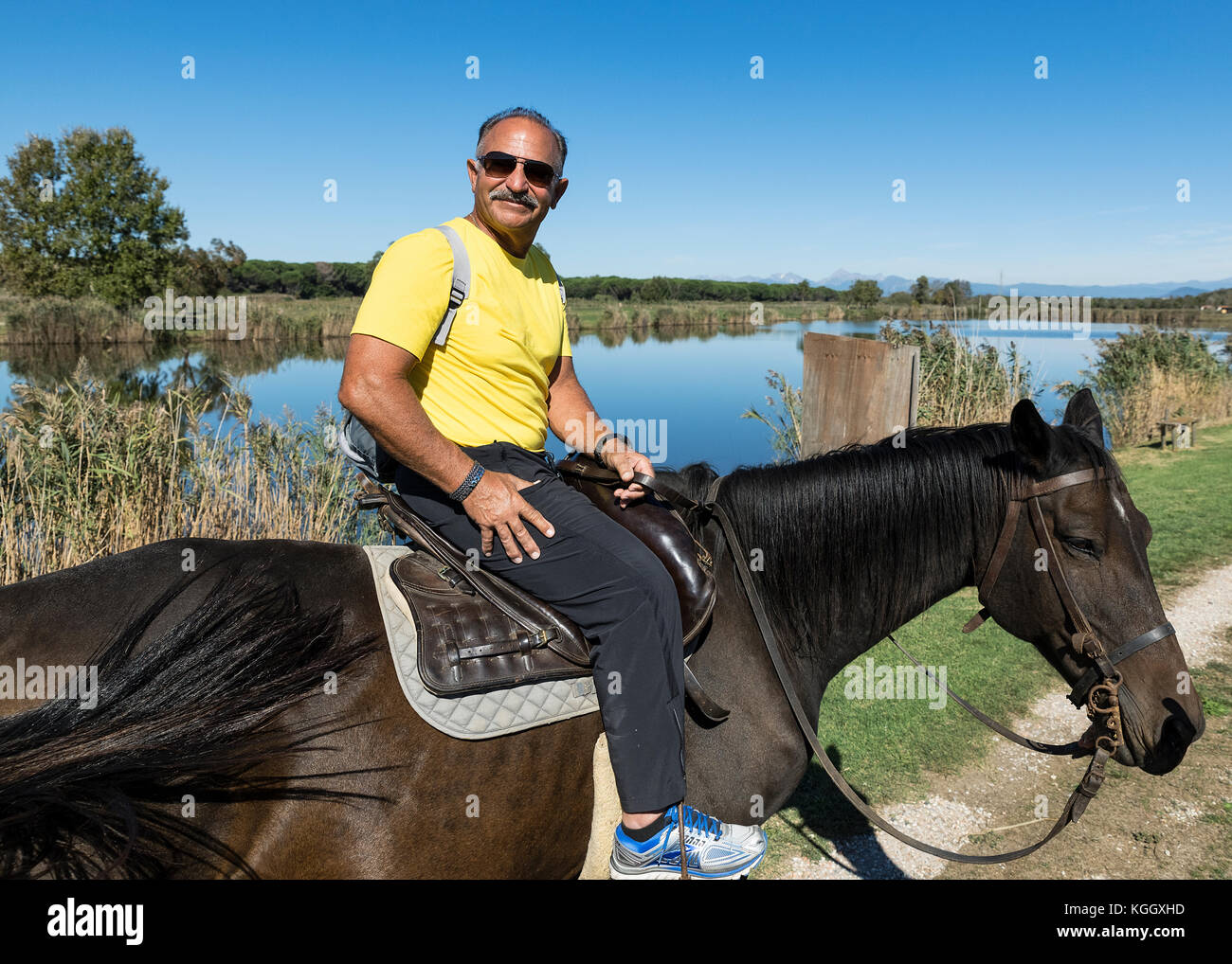 Mann auf einem Pferd Ausflug, Toskana, Italien. Stockfoto