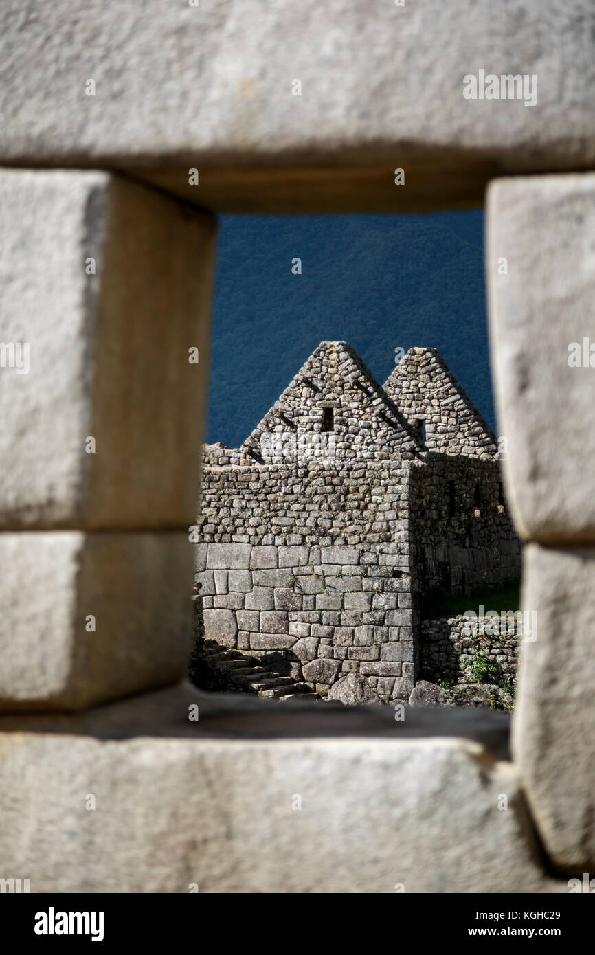 Ruinen von Fenster eingerahmt, Tempel der drei Fenster, Ruinen von Machu Picchu, Cusco, Peru Stockfoto