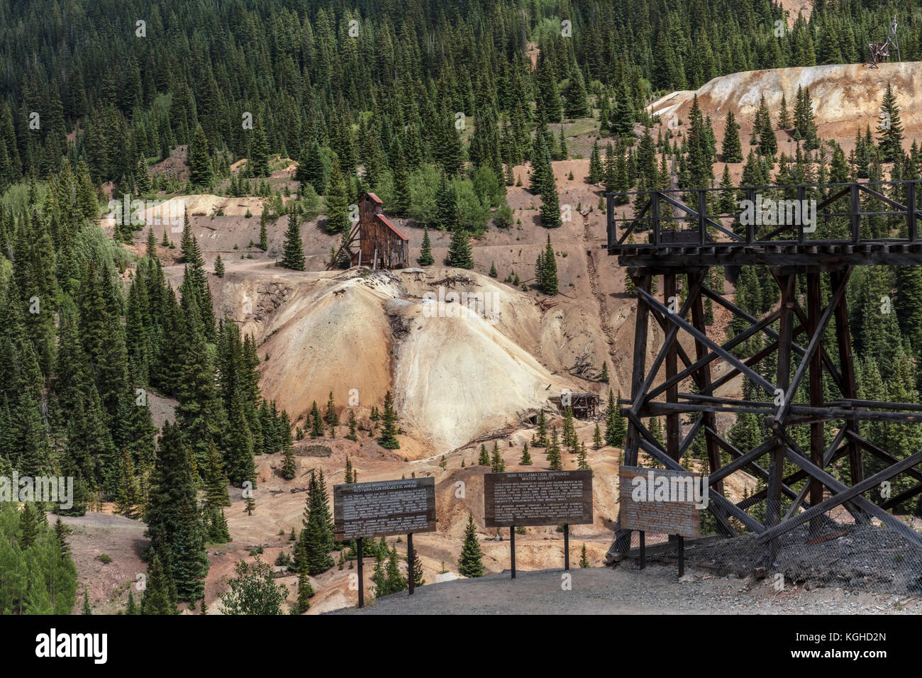 Abgebrochene Yankee Girl Silver Mine auf Roter Berg, CO Stockfoto