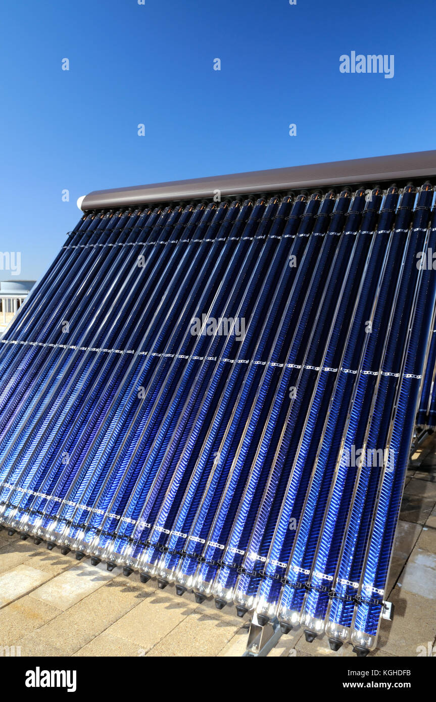 Vakuumröhrenkollektor Solaranlage Stockfoto