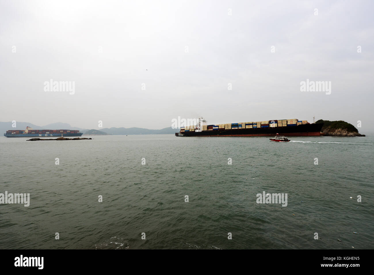 Iranische Containerschiff TOUSKA stürzte in Magazin Island in der Nähe von Ap Lei Chau am November 5th, 2017. Stockfoto