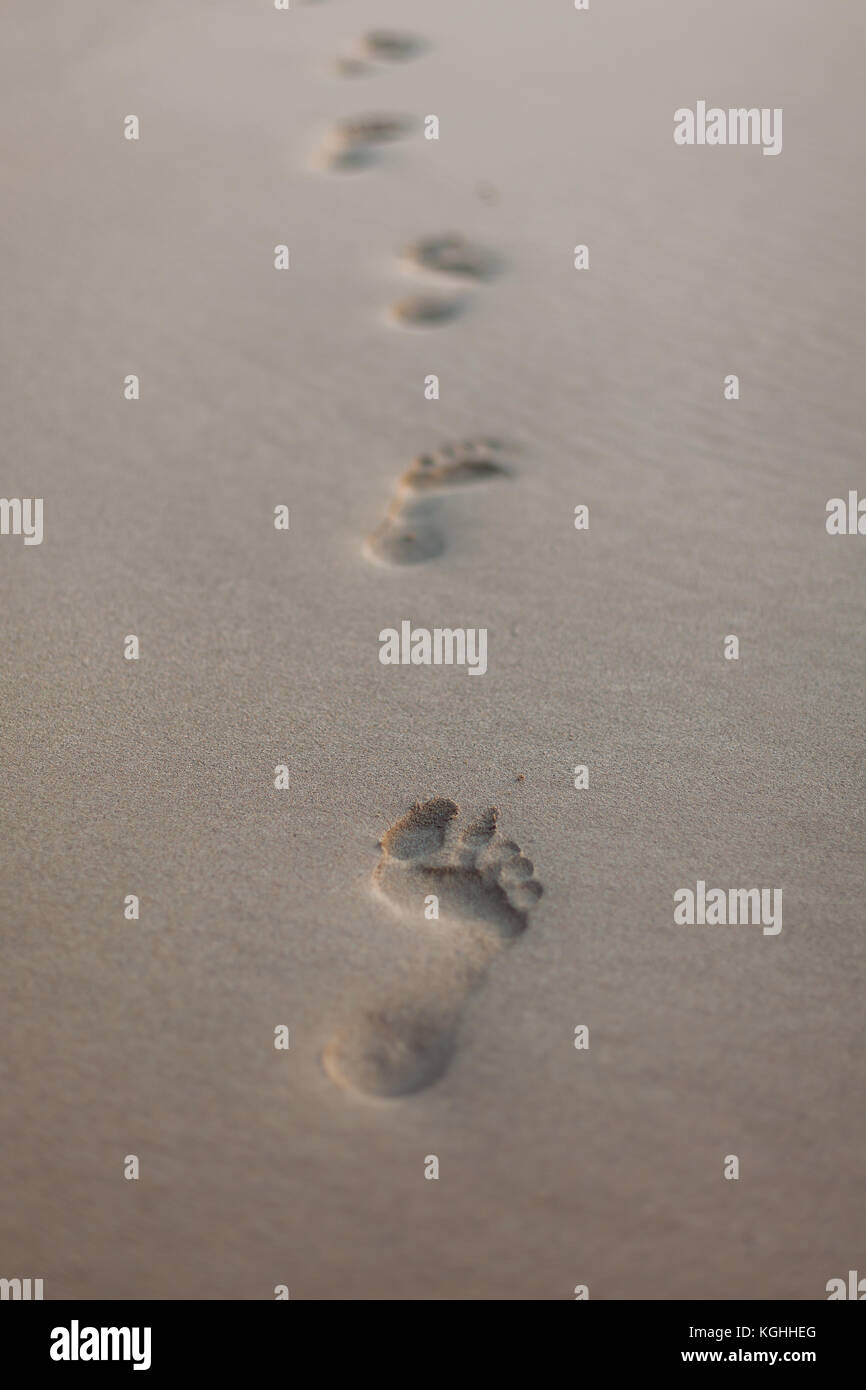Sand Fuß druckt im Sand an Apollo Bay, gelegen an der Great Ocean Road, Victoria Stockfoto